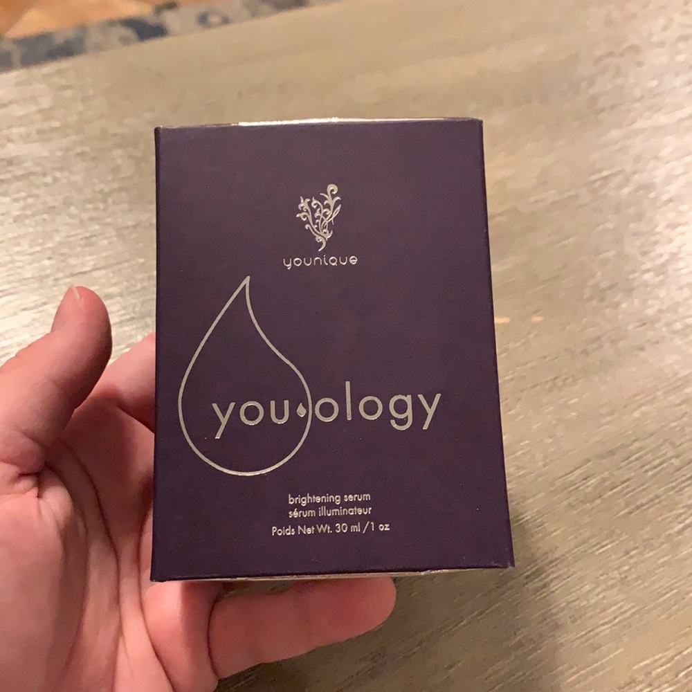 Younique brightening serum ☀️